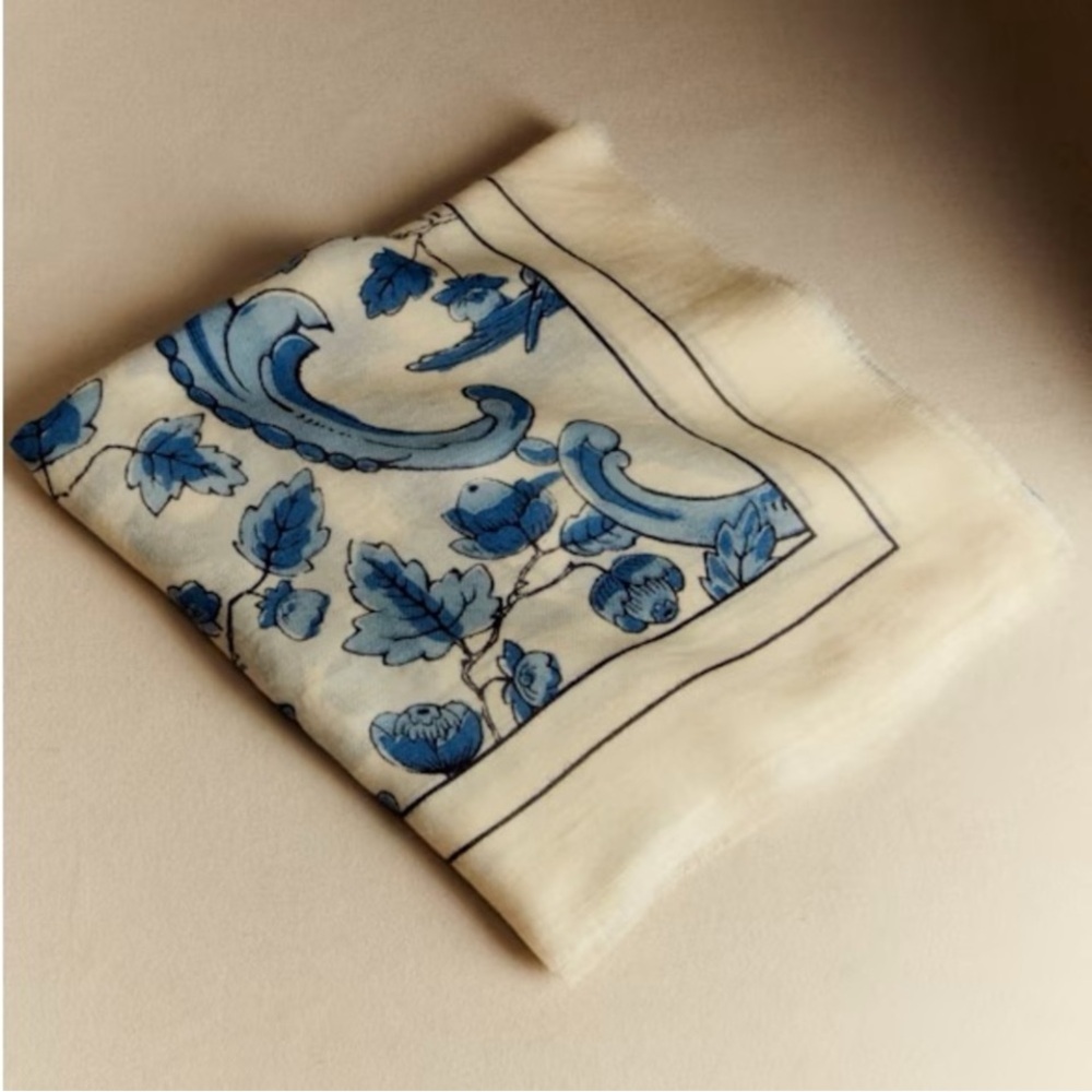 PIO SCARVE- SÉZANE X ANTOINETTE POISSON- Bird Print in Blue. - Picture 5 of 7